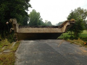 Wyburzanie mostu w m. Boiska Kolonia (13)