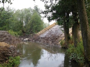 Wyburzanie mostu w m. Boiska Kolonia (4)